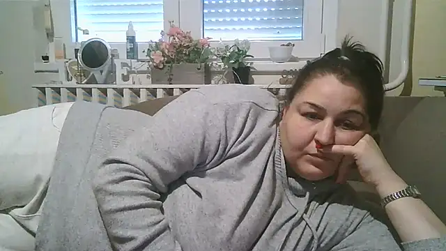 Snapshot of Mileva88 chatting on 12-28-24, 02:10 Mileva88 online show from 12-28-24, 02:10