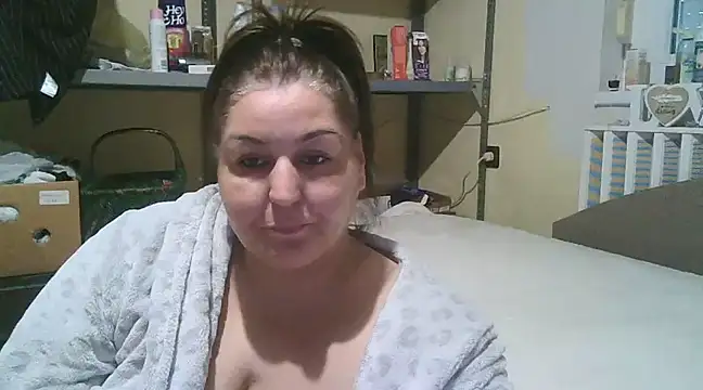 Snapshot of Mileva88 chatting on 01-06-25, 02:03 Mileva88 online show from 01-06-25, 02:03