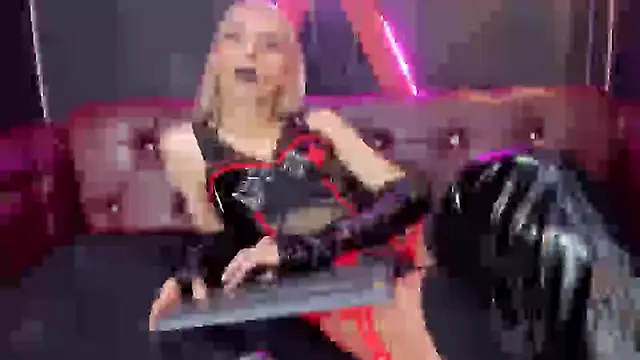 Victoria Badgal  online show from 12-18-24, 11:40