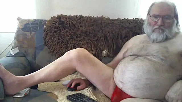 Snapshot of SexySantaC chatting on 12-13-24, 01:22 SexySantaC online show from 12-13-24, 01:22