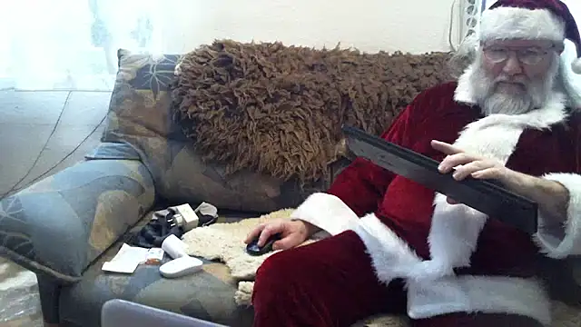 Snapshot of SexySantaC chatting on 12-13-24, 08:47 SexySantaC online show from 12-13-24, 08:47