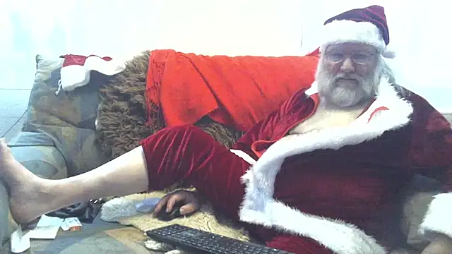 Snapshot of SexySantaC chatting on 12-14-24, 04:09 SexySantaC online show from 12-14-24, 04:09