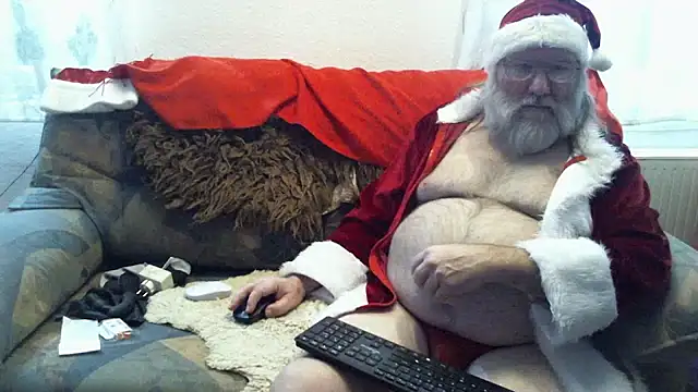 Snapshot of SexySantaC chatting on 12-14-24, 08:08 SexySantaC online show from 12-14-24, 08:08