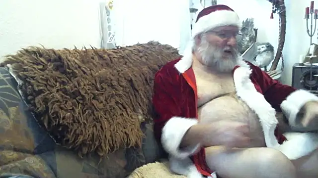 Snapshot of SexySantaC chatting on 12-15-24, 06:48 SexySantaC online show from 12-15-24, 06:48