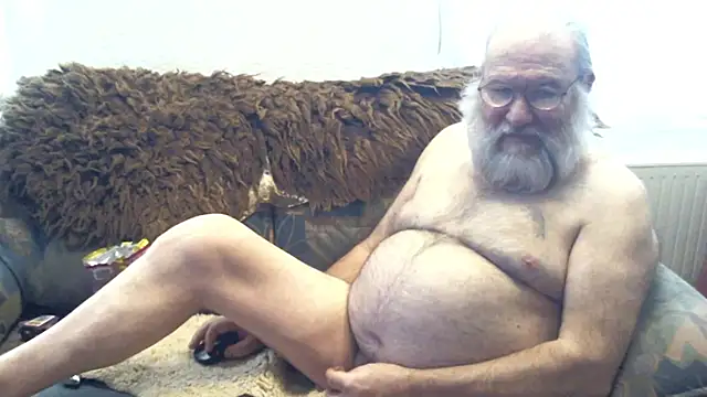 Snapshot of SexySantaC chatting on 01-08-25, 07:55 SexySantaC online show from 01-08-25, 07:55