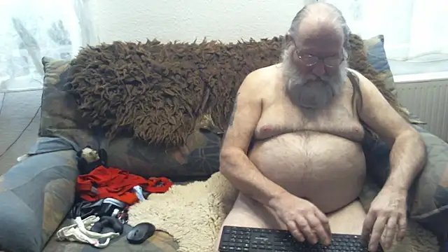 Snapshot of SexySantaC chatting on 01-26-25, 05:23 SexySantaC online show from 01-26-25, 05:23