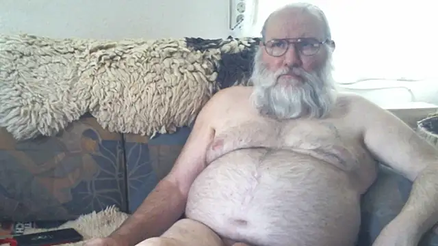 Snapshot of SexySantaC chatting on 09-08-25, 03:00 SexySantaC online show from 09-08-25, 03:00
