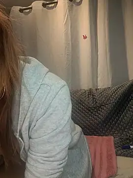Snapshot of XLisaxx chatting on 09-18-25, 03:30 XLisaxx online show from 09-18-25, 03:30