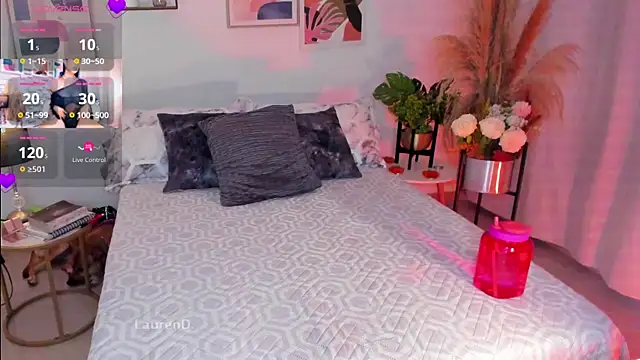 Snapshot of Misslaurenn chatting on 03-08-25, 10:34 Misslaurenn online show from 03-08-25, 10:34