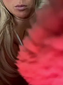 Bustyblondebabe32 online show from 01-10-26, 08:49