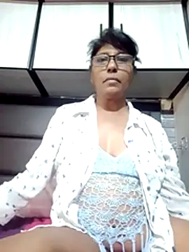 Snapshot of MsAttitude chatting on 04-17-26, 05:38 MsAttitude online show from 04-17-26, 05:38