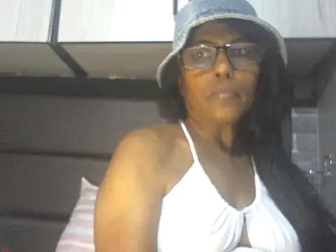Snapshot of MsAttitude chatting on 04-22-26, 07:33 MsAttitude online show from 04-22-26, 07:33