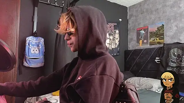 Snapshot of AcidMilo chatting on 11-05-25, 07:58 AcidMilo online show from 11-05-25, 07:58