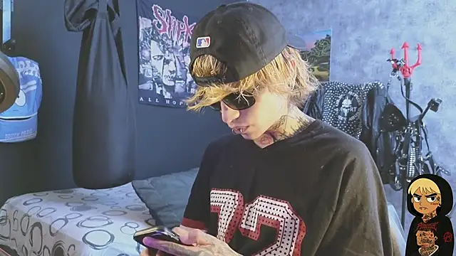 Snapshot of AcidMilo chatting on 11-10-25, 08:19 AcidMilo online show from 11-10-25, 08:19