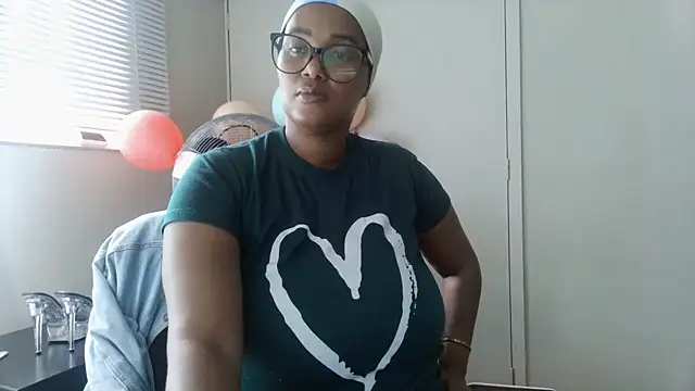 Snapshot of Charlie-Crawford chatting on 04-30-26, 07:47 Charlie-Crawford online show from 04-30-26, 07:47
