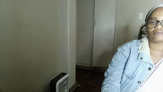 Snapshot of Charlie-Crawford chatting on 05-09-26, 08:03 Charlie-Crawford online show from 05-09-26, 08:03