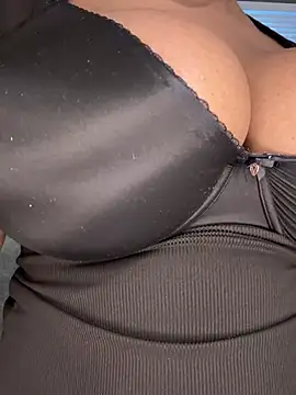 Snapshot of 1Topgyal chatting on 01-27-25, 05:15 1Topgyal online show from 01-27-25, 05:15
