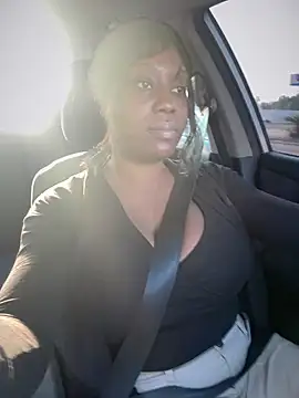 Snapshot of 1Topgyal chatting on 09-12-25, 12:38 1Topgyal online show from 09-12-25, 12:38