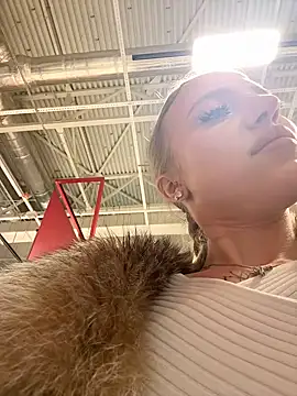 Snapshot of pinkstar_ chatting on 01-29-25, 07:57 pinkstar online show from 01-29-25, 07:57