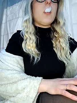 dolcehelena993 online show from 02-11-26, 11:48