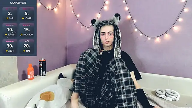 Littlepinkcat online show from 02-14-25, 02:39