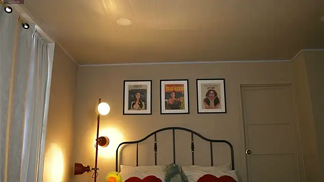 Snapshot of julesbennet chatting on 03-11-25, 01:45 julesbennet online show from 03-11-25, 01:45