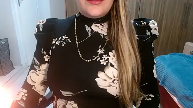 Snapshot of Aliceescobar chatting on 05-26-26, 02:02 Aliceescobar online show from 05-26-26, 02:02