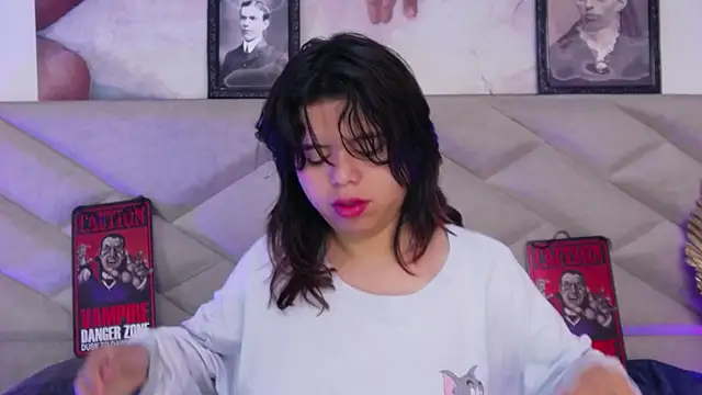 Snapshot of SabinaMerchetti chatting on 09-27-25, 02:33 SabinaMerchetti online show from 09-27-25, 02:33