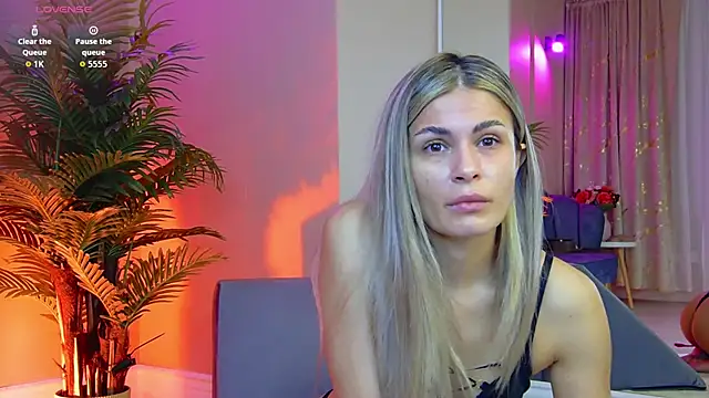 Snapshot of Avril_Cyrus chatting on 10-27-25, 07:45 Avril Cyrus online show from 10-27-25, 07:45