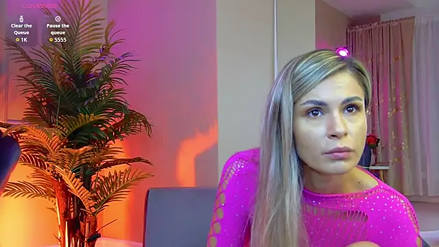 Snapshot of Avril_Cyrus chatting on 10-28-25, 07:01 Avril Cyrus online show from 10-28-25, 07:01