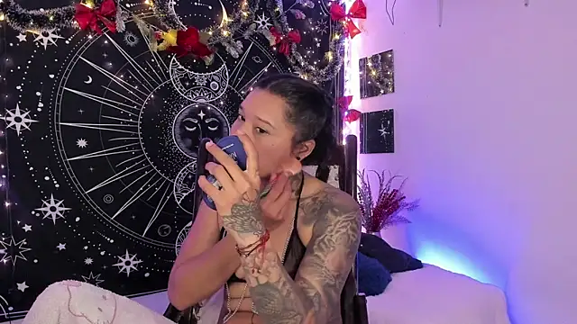 Eva Lee  online show from 12-16-25, 08:19