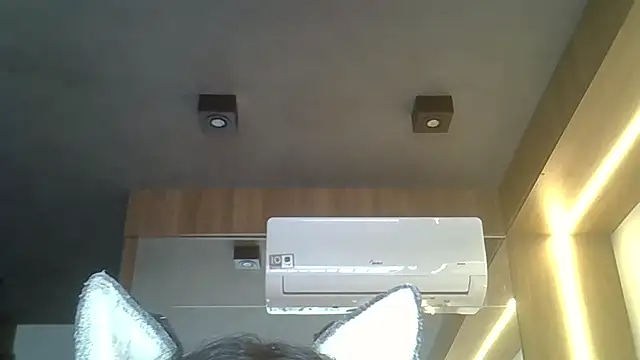 Skinny-Kitten online show from 10-13-25, 04:51