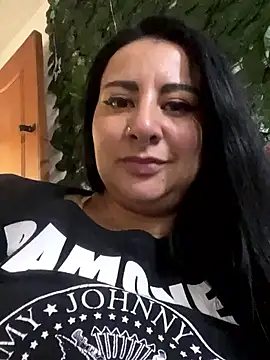 Snapshot of Abril_Luv chatting on 02-14-25, 07:12 Abril Luv online show from 02-14-25, 07:12