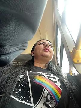 Snapshot of Abril_Luv chatting on 02-15-25, 05:50 Abril Luv online show from 02-15-25, 05:50