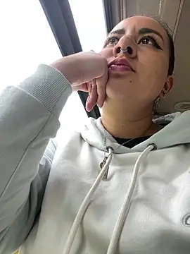 Snapshot of Abril_Luv chatting on 02-17-25, 12:38 Abril Luv online show from 02-17-25, 12:38