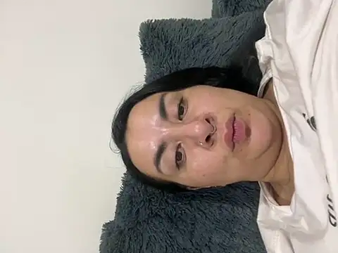 Snapshot of Abril_Luv chatting on 02-20-25, 01:57 Abril Luv online show from 02-20-25, 01:57