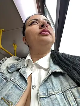 Snapshot of Abril_Luv chatting on 02-21-25, 12:28 Abril Luv online show from 02-21-25, 12:28