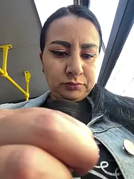 Snapshot of Abril_Luv chatting on 02-27-25, 12:02 Abril Luv online show from 02-27-25, 12:02