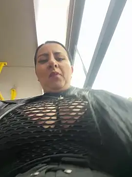 Snapshot of Abril_Luv chatting on 03-06-25, 12:19 Abril Luv online show from 03-06-25, 12:19