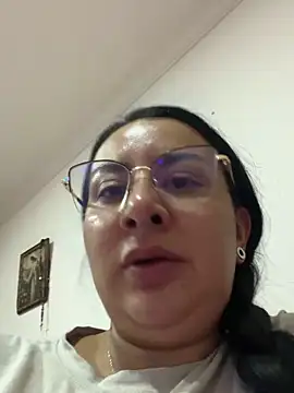 Snapshot of Abril_Luv chatting on 03-07-25, 01:53 Abril Luv online show from 03-07-25, 01:53