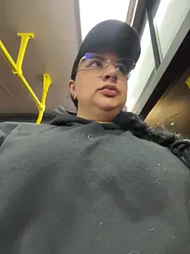 Snapshot of Abril_Luv chatting on 03-15-25, 10:24 Abril Luv online show from 03-15-25, 10:24