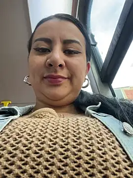 Snapshot of Abril_Luv chatting on 03-18-25, 12:03 Abril Luv online show from 03-18-25, 12:03