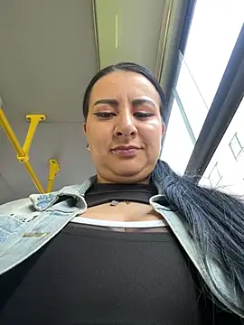 Snapshot of Abril_Luv chatting on 03-20-25, 12:11 Abril Luv online show from 03-20-25, 12:11