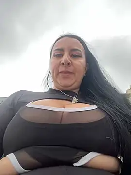 Snapshot of Abril_Luv chatting on 03-20-25, 07:35 Abril Luv online show from 03-20-25, 07:35