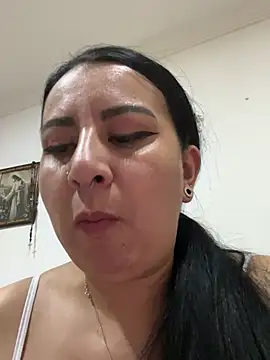 Snapshot of Abril_Luv chatting on 03-21-25, 01:45 Abril Luv online show from 03-21-25, 01:45