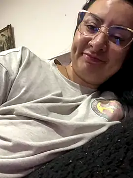 Snapshot of Abril_Luv chatting on 09-11-25, 02:00 Abril Luv online show from 09-11-25, 02:00