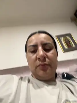 Snapshot of Abril_Luv chatting on 09-13-25, 01:27 Abril Luv online show from 09-13-25, 01:27