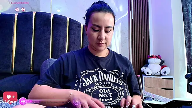 Snapshot of Abril_Luv chatting on 09-13-25, 01:33 Abril Luv online show from 09-13-25, 01:33