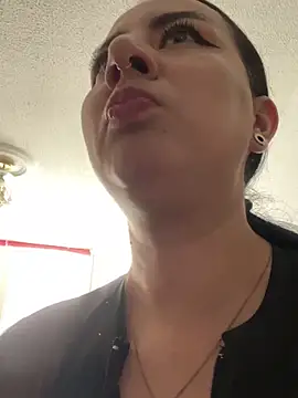 Snapshot of Abril_Luv chatting on 09-16-25, 01:01 Abril Luv online show from 09-16-25, 01:01