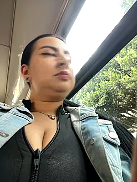 Snapshot of Abril_Luv chatting on 09-17-25, 12:07 Abril Luv online show from 09-17-25, 12:07